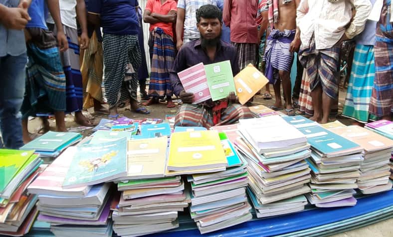 ১৩ টাকা কেজি দরে সরকারি বই বিক্রি!