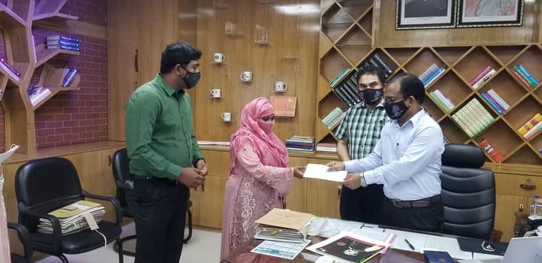 মেহেদী দিয়ে হাতে ফোস্কা, প্রতিষ্ঠানকে লাখ টাকা জরিমানা