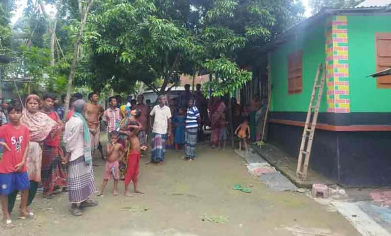 ইউটিউব দেখে পটকা বানাতে গিয়ে ঝলসে গেল স্কুলছাত্রের হাত