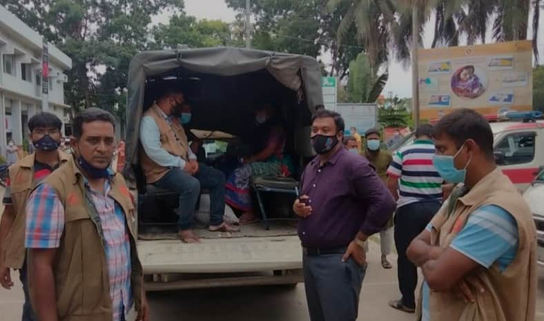 মানিকগঞ্জে উপজেলা স্বাস্থ্য কমপ্লেক্স থেকে ৩ দালাল আটক