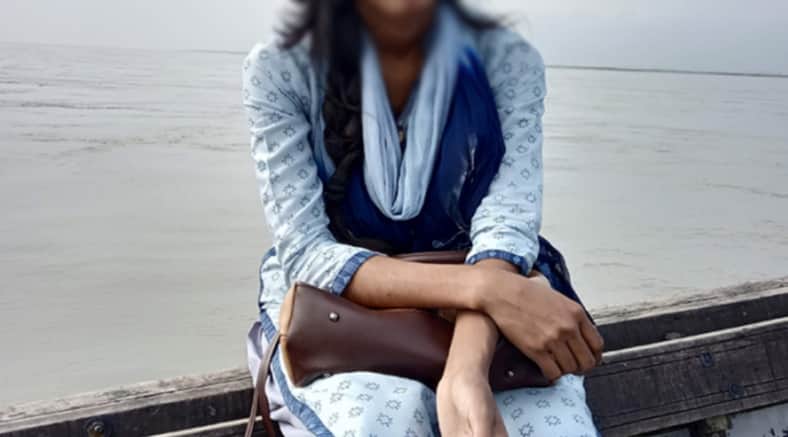 প্রথম দেখায় শরীরে হাত, সম্ভ্রম বাঁচাতে পদ্মায় ঝাঁপ প্রেমিকার
