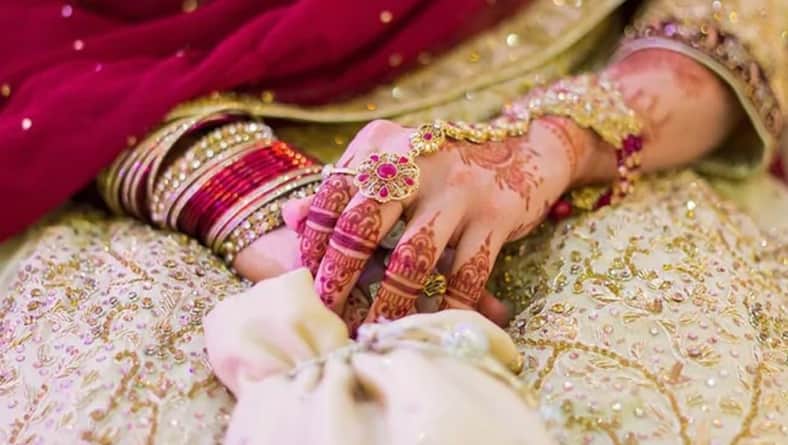 প্রথম স্ত্রীকে তালাক দিয়ে সপ্তম শ্রেণির ছাত্রীকে বিয়ে