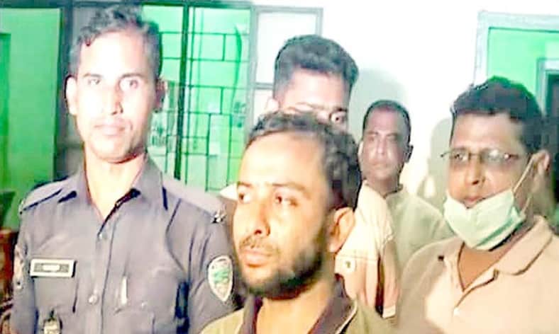 ৬ মাদ্রাসাছাত্রের চুল কেটে দেওয়া সেই শিক্ষকের জামিন নামঞ্জুর