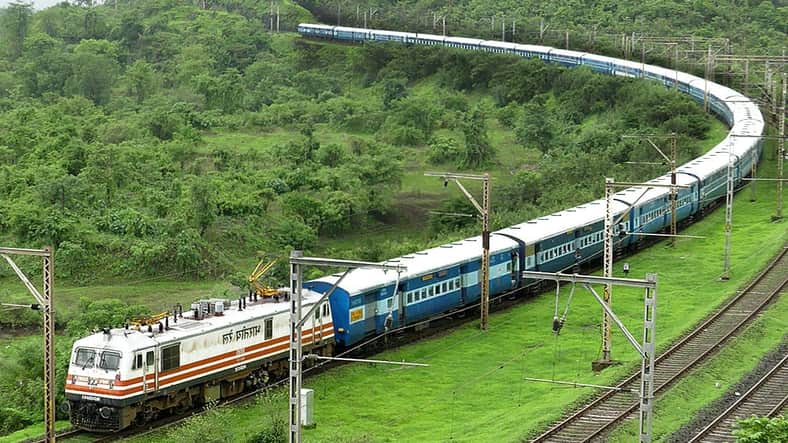 উল্টো দিকে ছুটল ট্রেন