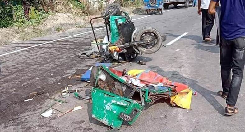 কুমিল্লায় ২ বাসের ধাক্কায় প্রাণ গেল স্বামী-স্ত্রীসহ ৩ জনের স্বামী-স্ত্রীসহ