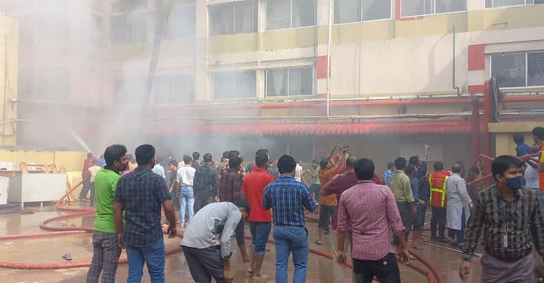 গাজীপুরে পোশাক কারখানায় আগুন, নিয়ন্ত্রণে ৬ ইউনিট