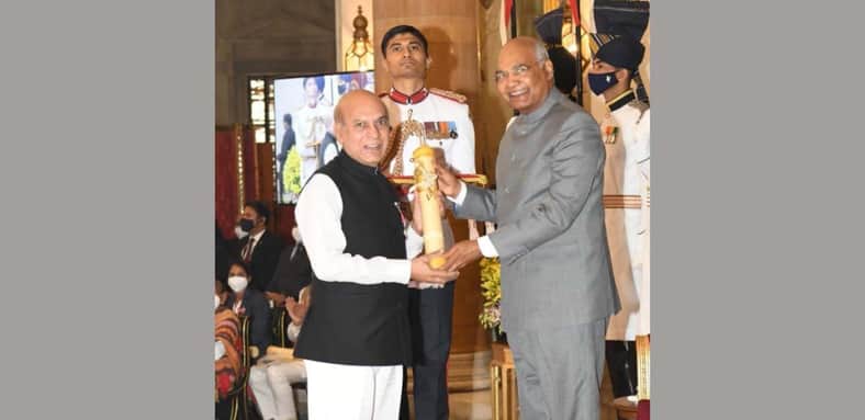 ভারতের ‘পদ্মশ্রী পুরস্কার’ গ্রহণ করলেন কাজী সাজ্জাদ আলী জহির