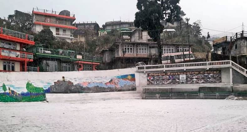বরফের চাদরে দার্জিলিং