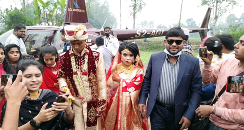 কৃষক বিয়ে করে বউ আনলেন হেলিকপ্টারে বিয়ে