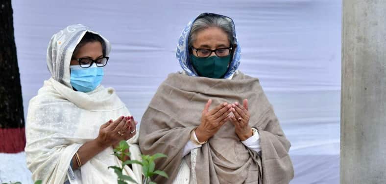 বঙ্গবন্ধুর পরিবারের শহীদ সদস্যদের প্রতি শেখ হাসিনা ও শেখ রেহানার শ্রদ্ধা