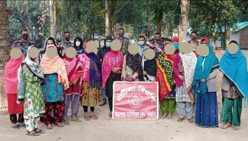 ভারত থেকে বাংলাদেশে আসার পথে ১২ নারীসহ আটক ২১