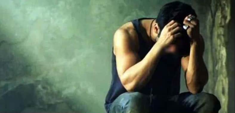 টয়লেটে গিয়ে নিজের
