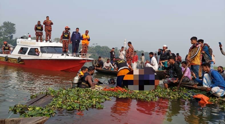 চাঁদপুরে বাল্কহেড-ট্রলারের সংঘর্ষে ৫ জনের প্রাণহানি