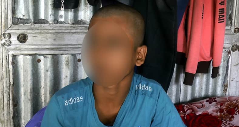 স্টাইল করে চুল কাটায় কিশোরকে টাক করে দিলেন করলেন চেয়ারম্যানের চাচা চেয়ারম্যানের চাচা