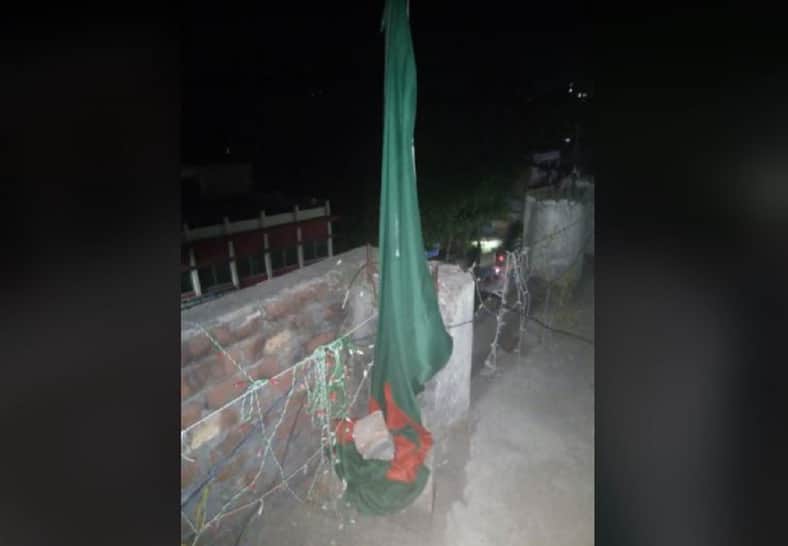 জাতীয় পতাকা অবমাননা-০১