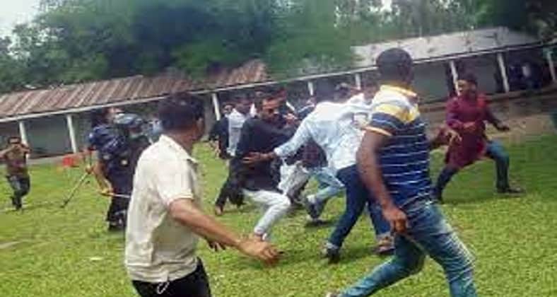 দু'গ্রুপের সংঘর্ষ