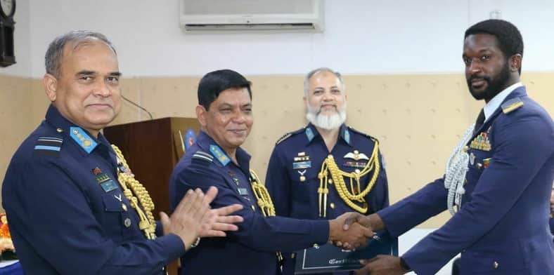 ৬৭তম ফ্লাইট সেফটি অফিসার্স কোর্সের সনদ বিতরণী অনুষ্ঠিত