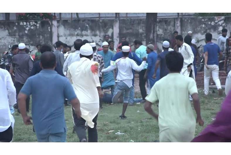 বিএনপির ইফতার মাহফিলে প্যাকেট নিয়ে মারামারি