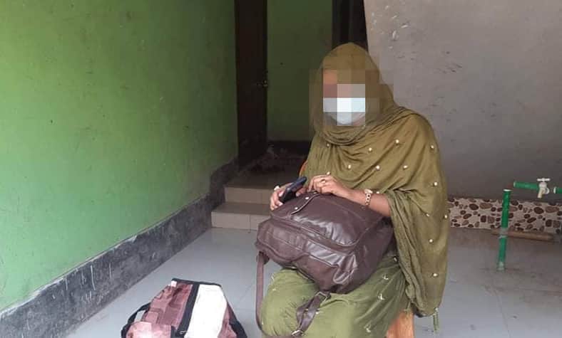 বিয়ের দাবিতে অনশন
