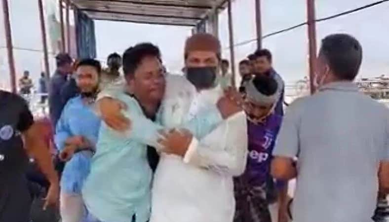 চোখের জলে বুক বাসিয়ে ওমান থেকে ফিরলেন বাবা, ফিরল না তিন কন্যা