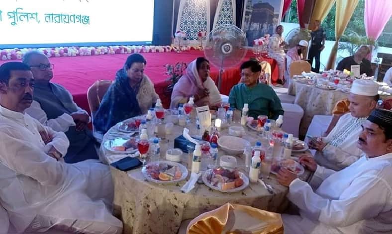 এক টেবিলে ইফতার করলেও কথা বলেননি শামীম-আইভী