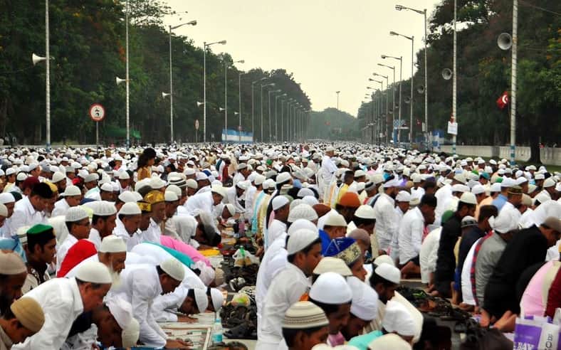 দুই বছর পর কলকাতার রেড রোডে ঈদের নামাজ