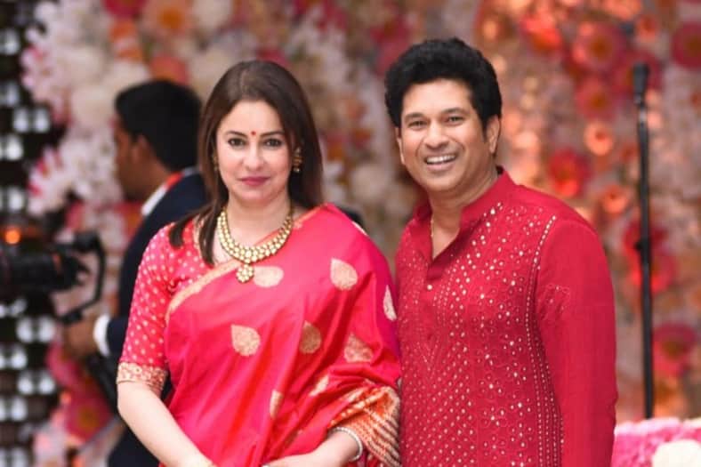 ছয় বছরের বড় অঞ্জলির সাথে শচীনের অজানা প্রেমের গল্প