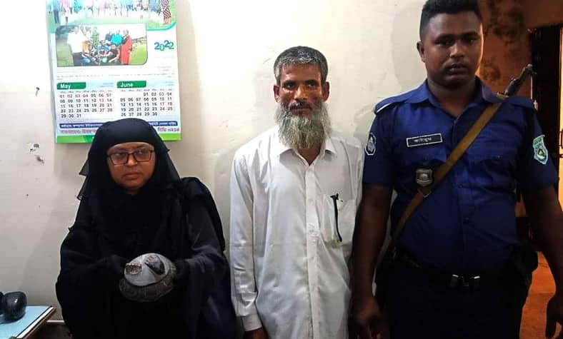 কুড়িয়ে পাওয়া ‘কষ্টিপাথরটি’ নিজের কাছে রেখেছিলেন ভাই, থানায় জমা দিলেন বড় বোন