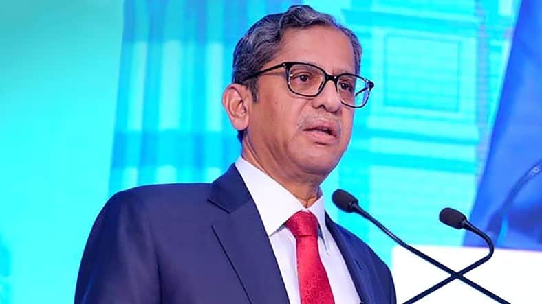 নরেন্দ্র মোদির উপস্থিতিতে যা বললেন ভারতের প্রধান বিচারপতি