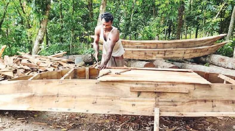 নৌকা তৈরির ধুম