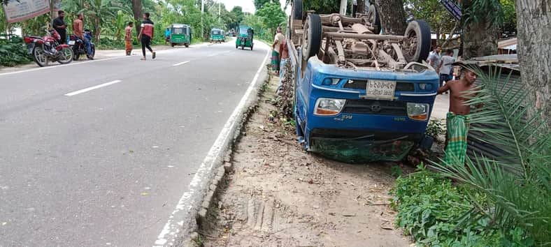 ইটাখোলা-মনোহরদী সড়কের