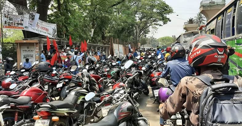 যে ৫ জেলার বাইরে রাইডশেয়ারিং মোটরসাইকেল গেলে কঠোর ব্যবস্থা