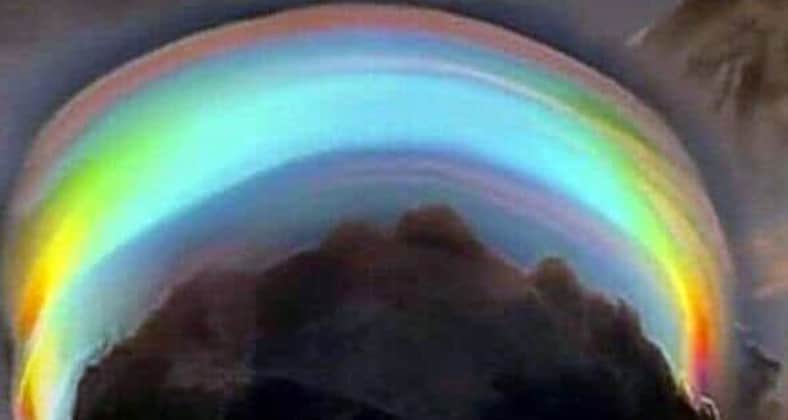 আকাশজুড়ে অদ্ভুত আলো