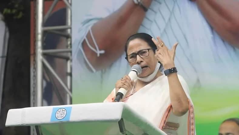 পশ্চিমবঙ্গের মুখ্যমন্ত্রী মমতা বন্দ্যোপাধ্যায়
