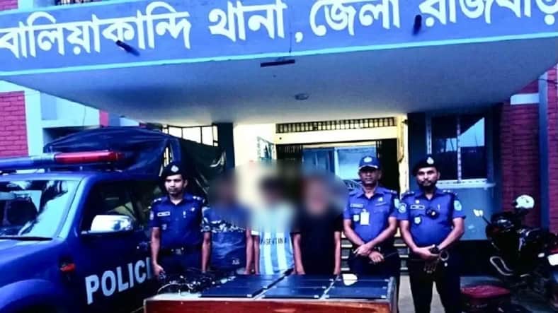 সপ্তম শ্রেণির ৩ ছাত্রের কাছ থেকে স্কুলের চুরি যাওয়া ৯টি ল্যাপটপ উদ্ধার