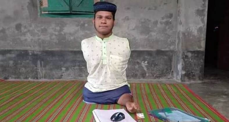 বাম পায়ে লিখেই এসএসসি পাস