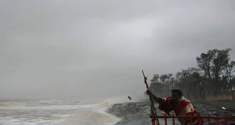 ঘূর্ণিঝড়ের সম্ভাবনা