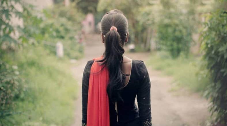 পালালেন শিক্ষিকা