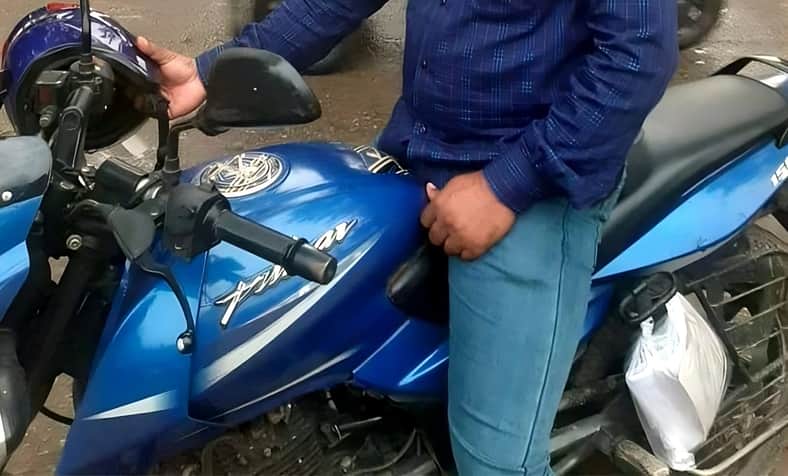 মোটরসাইকেল খোয়ালেন পুলিশ