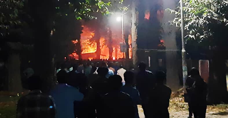 রাবিতে স্থানীয়দের সঙ্গে শিক্ষার্থীদের সংঘর্ষ