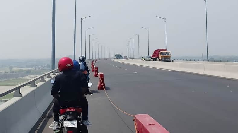 পদ্মা সেতু মোটরসাইকেল