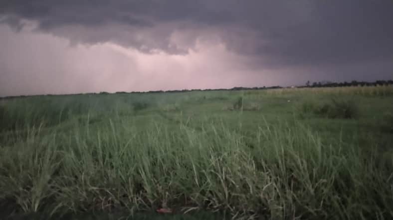 ঝড়ের আভাস