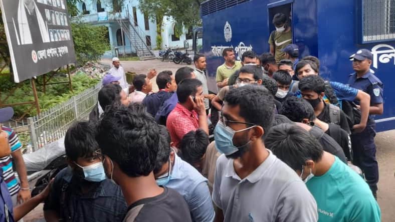 বুয়েট শিক্ষার্থীরা