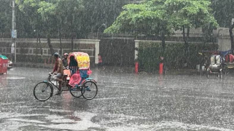 সন্ধ্যার মধ্যেই ভারি বর্ষণের সম্ভাবনা