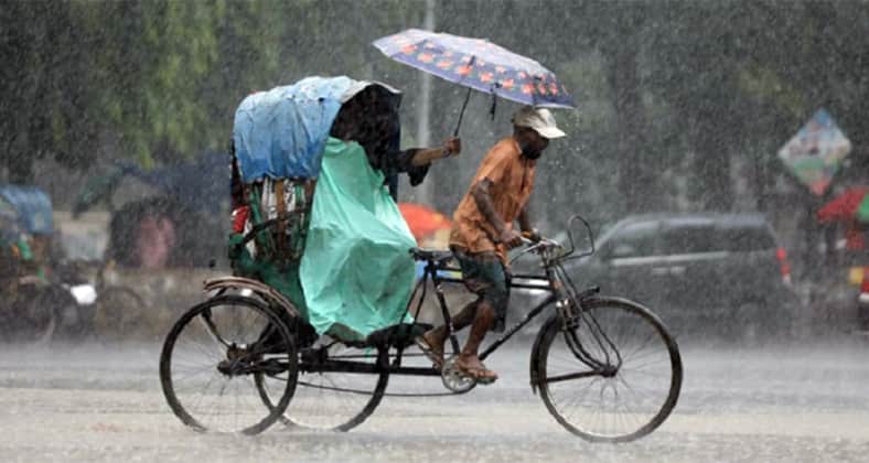 তীব্র বেগে ঝড়