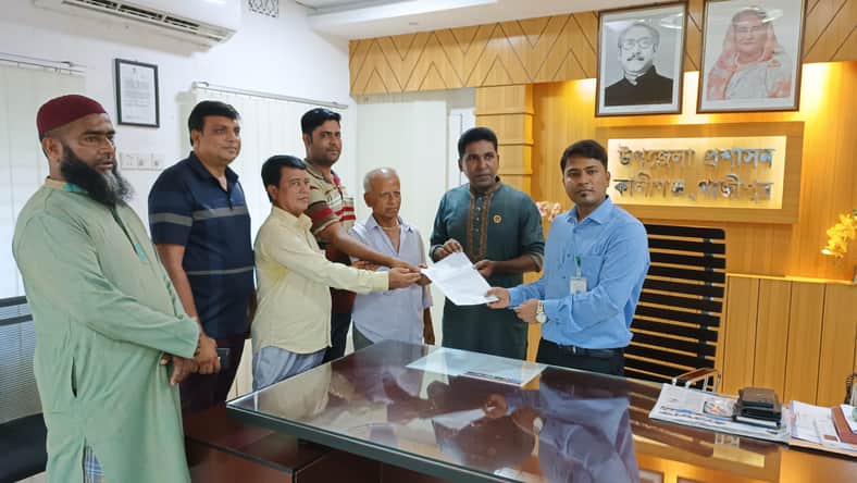 পূর্বাচলের আদিবাসী সনাতন ধর্মাবলম্বীদের মানববন্ধন