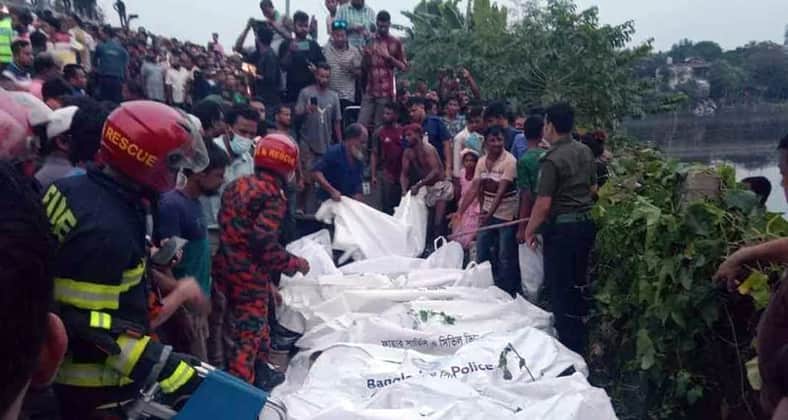 বেরিয়ে আসছে