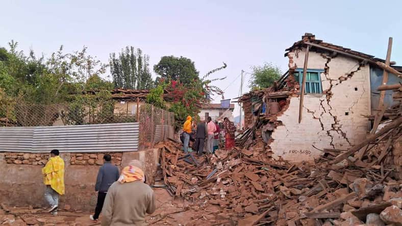 ভূমিকম্পে নেপাল1