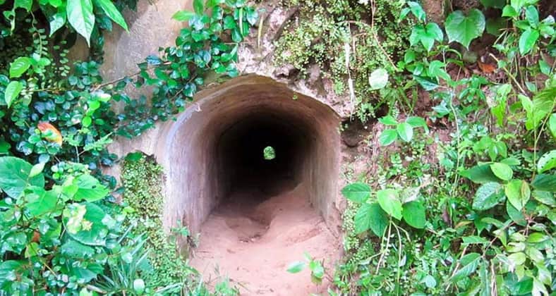 রহস্যময় এই সুড়ঙ্গ