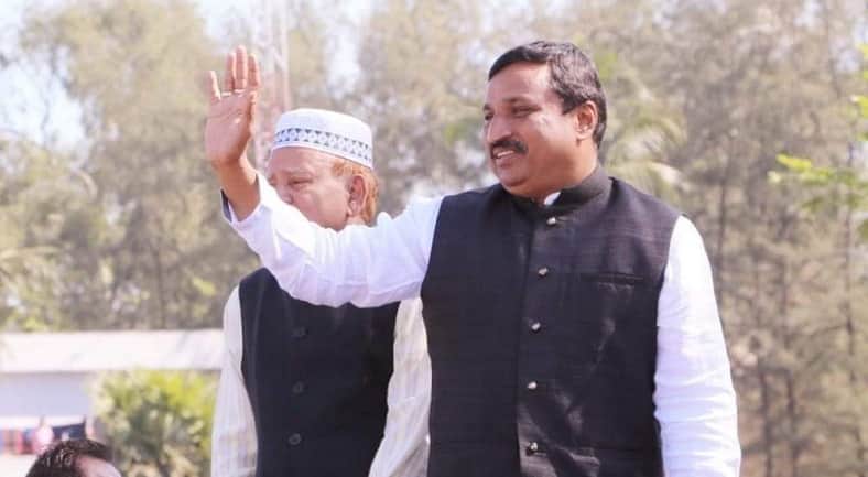 নৌকার প্রার্থীর স্ত্রীর প্রতি ভরি সোনার দাম ১ হাজার টাকা